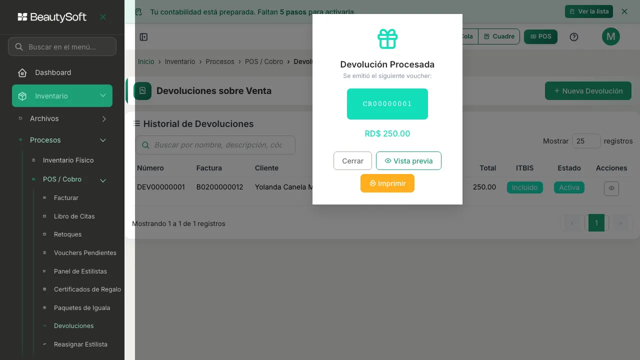 Ventana de devolución procesada con el código del voucher, el monto y los botones Cerrar, Vista previa e Imprimir